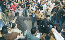 مصادمات الشرطة المصرية و متظاهرين اقباط