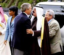 قبلة حلفاء بين بوش والعاهل السعودي