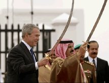 العاهل البحريني قال للأمريكيين إن البرنامج النووي الايراني يجب ان يتوقف