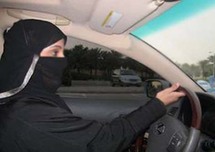 السعودية تحظر على النساء قيادة السيارة