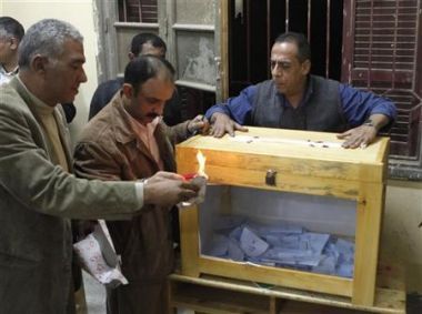 انتخابات مصر: دور ثان شبه شكلي لحزب حاكم يفوز ب"البلطجة والتسويد " وشراء الأصوات انتخابات مصر: دور ثان شبه شكلي لحزب حاكم يفوز ب"البلطجة والتسويد " وشراء الأصوات