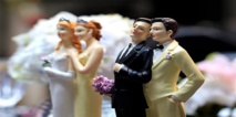 رومانيا تجري استفتاء على تشديد حظر زواج المثليين