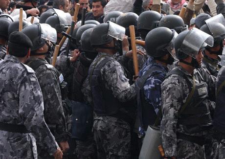 نادي الوحدات يتهم الامن الاردن باستهداف جماهيره نادي الوحدات يتهم الامن الاردن باستهداف جماهيره