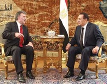 الرئيسان التركي عبد الله غول والمصري حسني مبارك