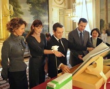 الرئيس الاسد خلال زيارته الأخيرة لفرنسا الرئيس الاسد خلال زيارته الأخيرة لفرنسا