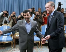 الرئيس الايراني أحمدي نجاد مستقبلا رئيس الوزراء التركي الرئيس الايراني أحمدي نجاد مستقبلا رئيس الوزراء التركي