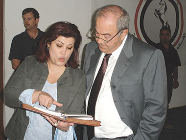 صفية السهيل مع اياد علاوي