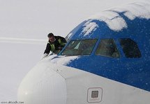 الغاء مئات الرحلات الجوية في الولايات المتحدة بسبب عاصفة ثلجية ونيويورك الأكثر تضررا الغاء مئات الرحلات الجوية في الولايات المتحدة بسبب عاصفة ثلجية ونيويورك الأكثر تضررا