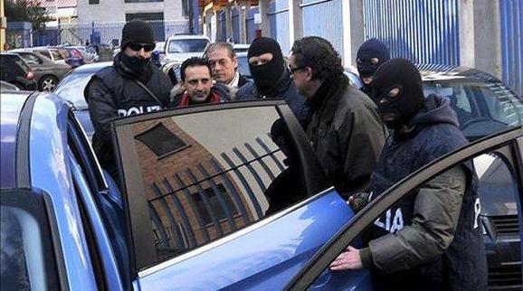 عضو هارب في المافيا الإيطالية يبلغ عن نفسه لإحساسه بالوحدة في أعياد الميلاد