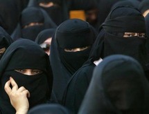 تفرض الشرطة الدينية نظاما رقابيا صارما على المجتمع السعودي