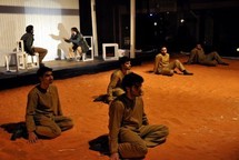 مشهد من العرض القطري ..انا.. انت.. الانسان