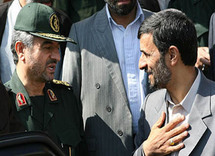احمدي نجاد وقائد الحرس الثوري اللواء محمد علي جعفري احمدي نجاد وقائد الحرس الثوري اللواء محمد علي جعفري
