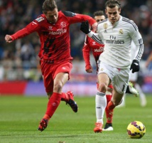 الريال يرفض هدية برشلونة ويسقط بثلاثية أمام أشبيلية بالدوري الريال يرفض هدية برشلونة ويسقط بثلاثية أمام أشبيلية بالدوري