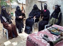مقاتلات فلسطينيات يتبعن تنظيم كتائب صلاح الدين في غزة مقاتلات فلسطينيات يتبعن تنظيم كتائب صلاح الدين في غزة