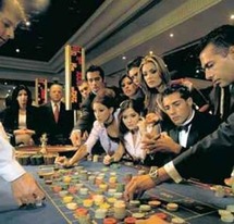 يقدم الكازينو جميع انواع اللعب الروليت والبلاك جاك والبوكر وآالات المال يقدم الكازينو جميع انواع اللعب الروليت والبلاك جاك والبوكر وآالات المال