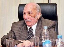 الكاتب المصري محفوظ عبد الرحمن رئيس المؤتمر