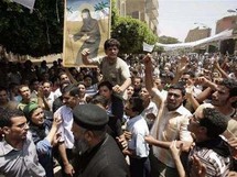 يحتج الأقباط كذلك على استبعادهم من مناصب الدولة العليا يحتج الأقباط كذلك على استبعادهم من مناصب الدولة العليا