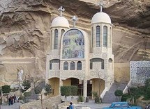 يشكل المسيحيون الغالبية العظمي لسكان حي الزبالين في القاهرة يشكل المسيحيون الغالبية العظمي لسكان حي الزبالين في القاهرة