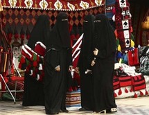 نساء في أسواق الرياض