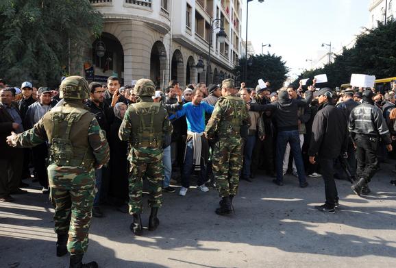 مظاهرة اليوم بشارع الحبيب بورقيبة احتجاجا على تعيين وزراء من النظام القديم بالتشكيلة الوزارية - خاص بالهدهد مظاهرة اليوم بشارع الحبيب بورقيبة احتجاجا على تعيين وزراء من النظام القديم بالتشكيلة الوزارية - خاص بالهدهد