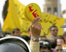 تعاني مصر من مشكلات اقتصادية واستياء شعبي مع العديد من اوجه الشبه مع تونس تعاني مصر من مشكلات اقتصادية واستياء شعبي مع العديد من اوجه الشبه مع تونس