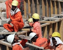 اتخذت الامارات عدة تدابير قانونية لتحسين وضع العمال اتخذت الامارات عدة تدابير قانونية لتحسين وضع العمال