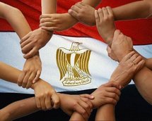 لا أحد يصغي لحظر التجول وآلاف المتظاهرين يفترشون الارض امام الدبابات بميدان التحرير لا أحد يصغي لحظر التجول وآلاف المتظاهرين يفترشون الارض امام الدبابات بميدان التحرير