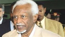 الرئاسة السودانية تعلن وفاة الرئيس السوداني الأسبق سوار الذهب الرئاسة السودانية تعلن وفاة الرئيس السوداني الأسبق سوار الذهب