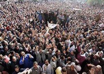 متظاهرو ميدان التحرير في جمعة الرحيل متظاهرو ميدان التحرير في جمعة الرحيل