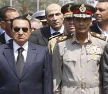 مبارك و وزير الدفاع المصري محمد حسين طنطاوي مبارك و وزير الدفاع المصري محمد حسين طنطاوي