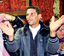 تمثال تذكاري وميدان باسم محمد بوعزيزي ملهم الثورة التونسية في باريس تمثال تذكاري وميدان باسم محمد بوعزيزي ملهم الثورة التونسية في باريس