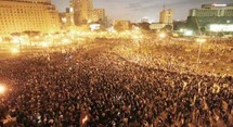 المتظاهرون الغاضبون في التحرير يعدون باحتجاجات ضخمة اليوم ويدعون لإضراب عام المتظاهرون الغاضبون في التحرير يعدون باحتجاجات ضخمة اليوم ويدعون لإضراب عام