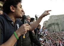 وائل غنيم في ميدان التحرير ايام ثورة الشباب قبل دخول القرضاوي الى مصر وائل غنيم في ميدان التحرير ايام ثورة الشباب قبل دخول القرضاوي الى مصر