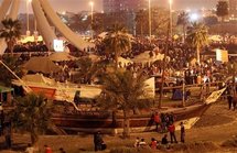 متظاهرون حاولوا العودة لدوار اللؤلؤة ودول أوروبية توقف تصدير العتاد الأمني للبحرين متظاهرون حاولوا العودة لدوار اللؤلؤة ودول أوروبية توقف تصدير العتاد الأمني للبحرين