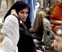 النجمة الأمريكية انجلينا جولي