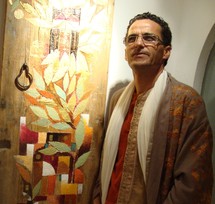 الفنان الطاهر عويدة ...رسم على الابواب