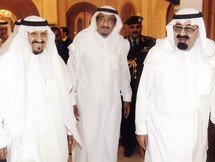الامير سلمان بين شقيقه الامير سلطان واخيه الملك عبدالله الامير سلمان بين شقيقه الامير سلطان واخيه الملك عبدالله