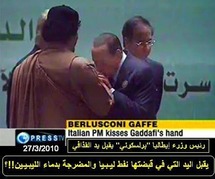 برلسكوني يقبل يد القذافي برلسكوني يقبل يد القذافي