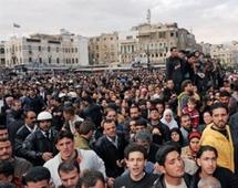 خرج نحو سبعة آلاف متظاهر الجمعة إلى شوارع مدن حمص وحلب ودير الزور ودرعا خرج نحو سبعة آلاف متظاهر الجمعة إلى شوارع مدن حمص وحلب ودير الزور ودرعا