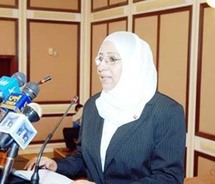 وزيرة حقوق الانسان في اليمن هدى البان