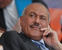 صالح خسر معركته و لم يبق أمامه إلا إختيار لقب "الرئيس المخلوع" او الرئيس السابق صالح خسر معركته و لم يبق أمامه إلا إختيار لقب "الرئيس المخلوع" او الرئيس السابق