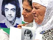 المناسبة رغم مرور الوقت تبقى حزينة والعيون دامعة