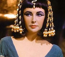 الممثلة الشهيرة إليزابيث تايلور