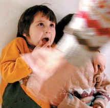 يتعرض الكثير من الاطفال للعنف بدعوى تقويم سلوكهم