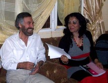 رسام الكاريكاتير السوري علي فرزات أحد الموقعين على البيان