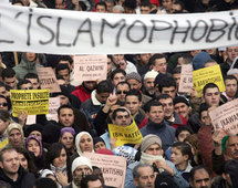 وزير الداخلية الفرنسي:المسلمون يهددون العلمانية ونحن بصدد قرارات لحمايتها وزير الداخلية الفرنسي:المسلمون يهددون العلمانية ونحن بصدد قرارات لحمايتها