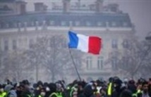 المفوضية الأوروبية مع التظاهر وتنأى بنفسها عن"السترات الصفراء"