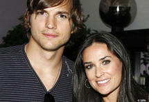 النجم أشتون كوتشر وزوجته ديمي مور