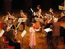 المسرحية تُقدّمها أوركسترا وجوقة مسرح البندقية