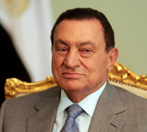 نقل حسني مبارك الى مستشفى عسكري نقل حسني مبارك الى مستشفى عسكري